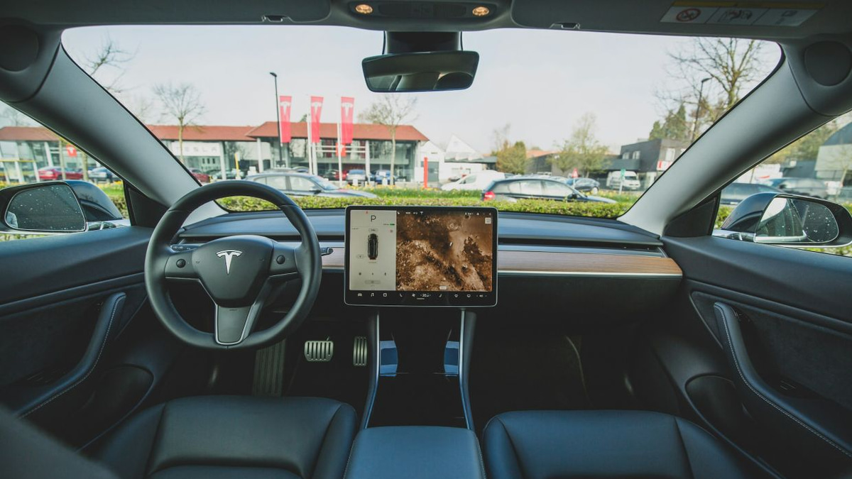Tesla Settles Lawsuit Over Fatal Crash Involving Full Self-Driving System