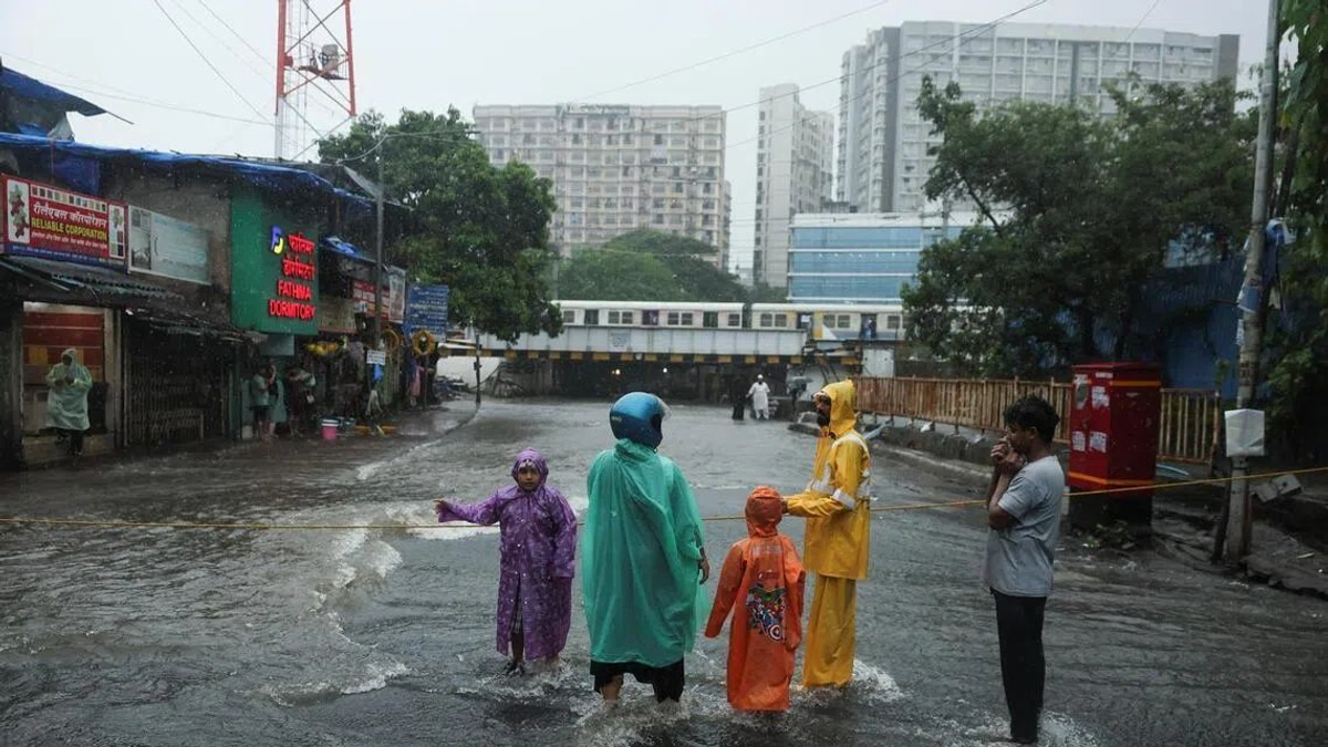 Two dead as Mumbai's monsoon fury tests civic infrastructure; orange alert issued
