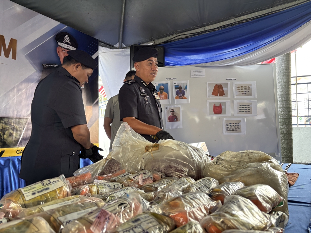 Police Constable Among Three Arrested After Drugs Worth RM18,534 Seized in Lumut Cell
