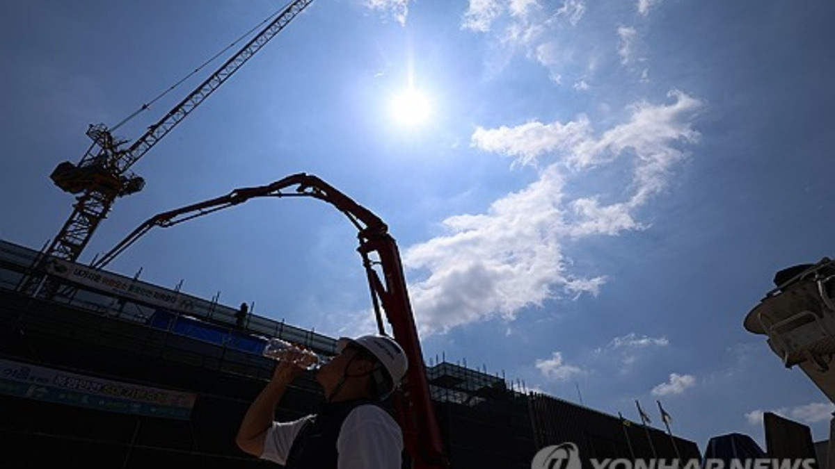 South Korea swelters as heat wave pushes temperatures to record highs