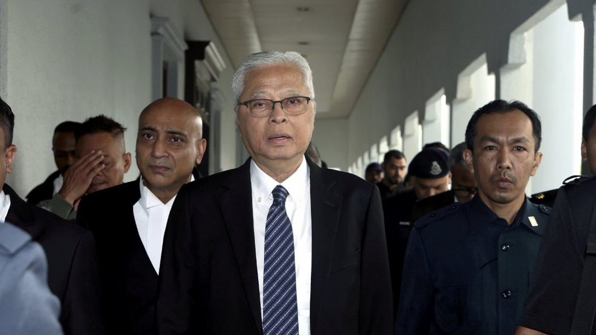 Former PM Ismail Sabri's Legal Team Questions 'Peculiar' Graft Charge as Duplication