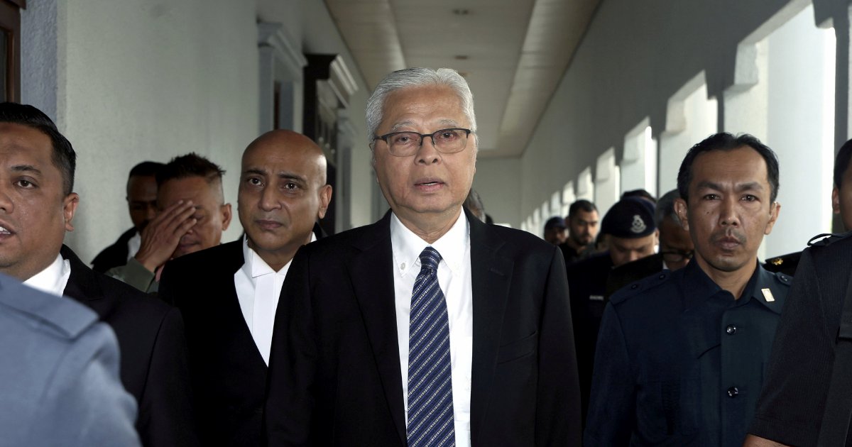 Former PM Ismail Sabri's Legal Team Questions 'Peculiar' Graft Charge as Duplication
