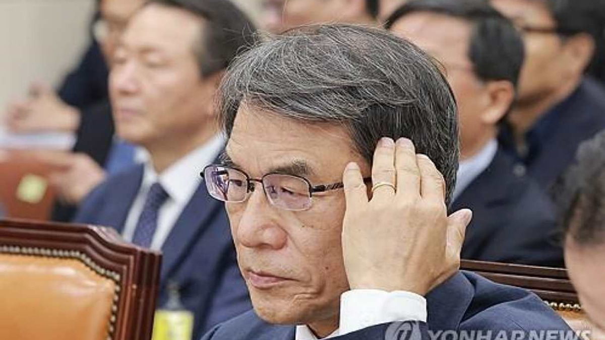 South Korean Investigators Raid Election Commission Over Ex-Chief's Embezzlement Allegations