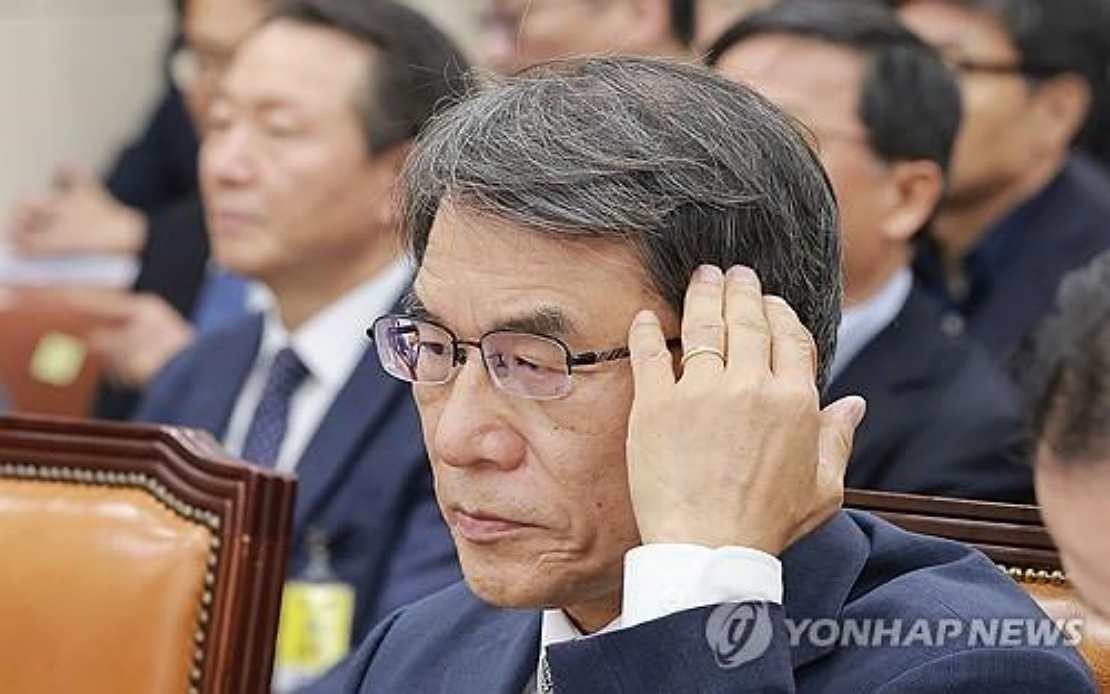 South Korean Investigators Raid Election Commission Over Ex-Chief's Embezzlement Allegations