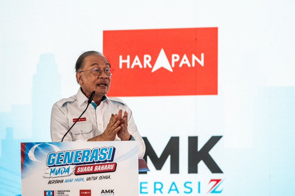 Anwar Promises PJ and Subang Development Funds for Government-Supporting MPs Only