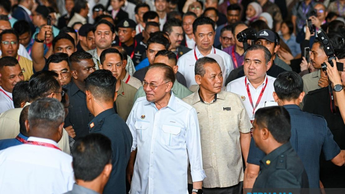 Anwar Seeks to Persuade Melaka DAP to Delay Departure from State Coalition