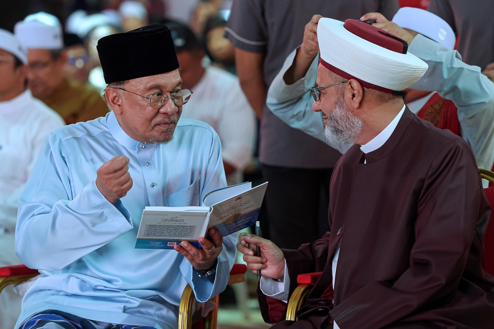 Anwar Praises Al-Azhar Grand Imam As Voice Of Moderation In Islam