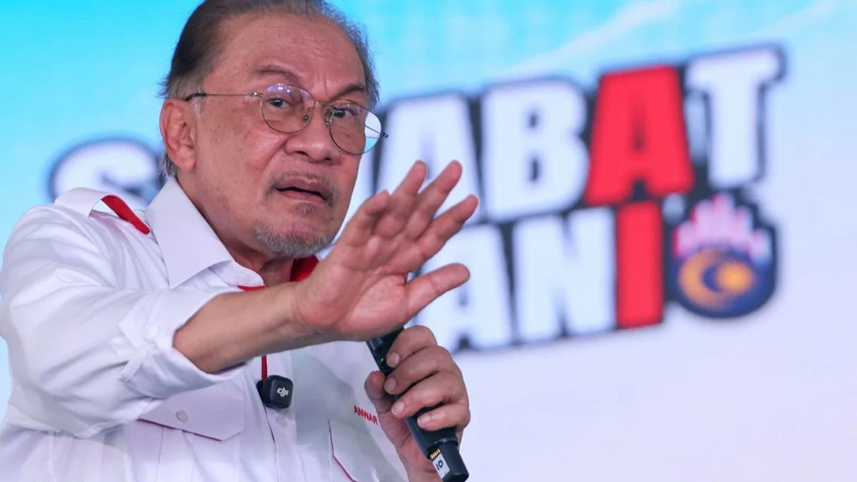 Anwar Makes Final Push for Johor Votes, Stressing Leadership Quality