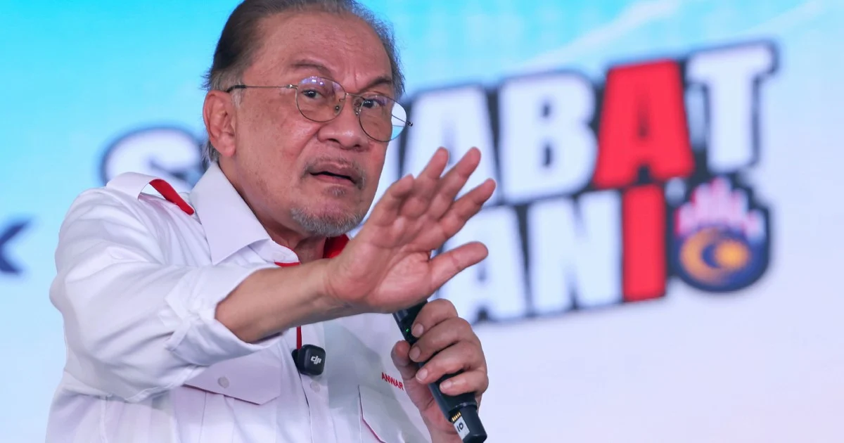 Anwar Makes Final Push for Johor Votes, Stressing Leadership Quality