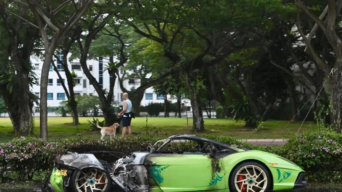 Sports car fire on Singapore's East Coast Parkway causes extended traffic disruption
