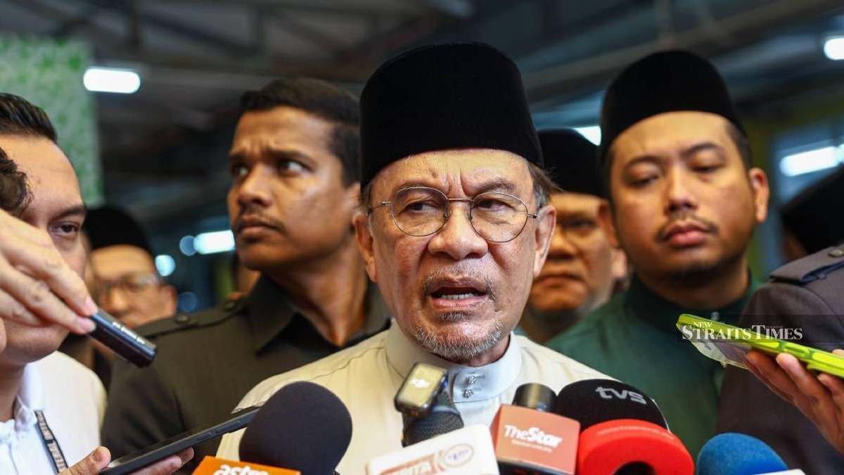 Only King Can Revoke Azam Baki's NFCC Board Position, Says Anwar