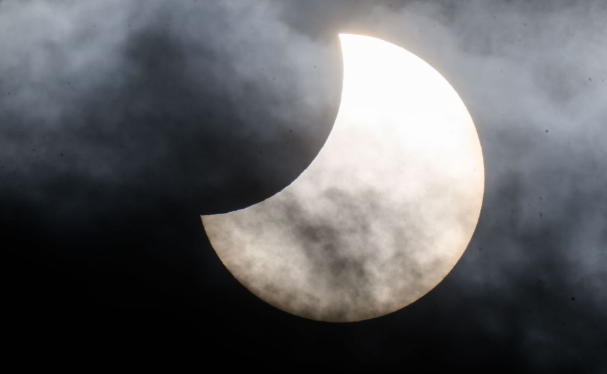 Capturing the Cosmos: How to Photograph August's Twin Eclipses with Your Smartphone