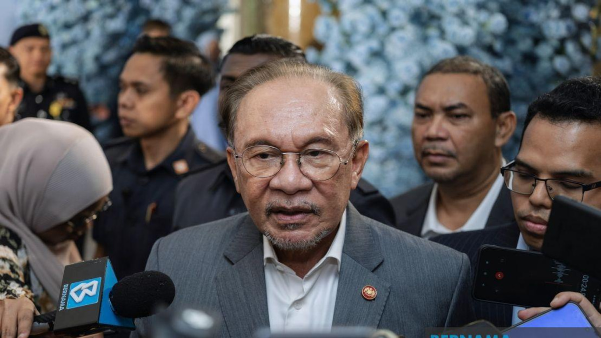 Anwar Awaits Briefing on Four DAP Melaka Assemblymen's Exit from State Government