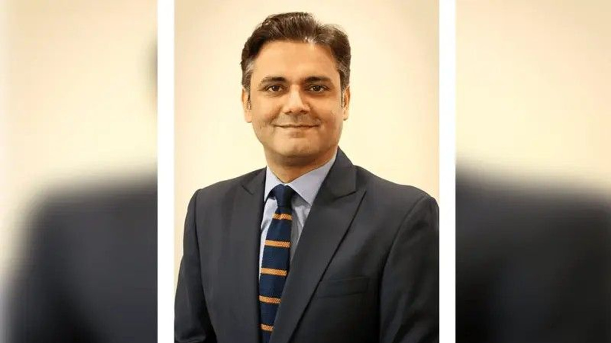 Eleven Pakistani police officers face charges after bungled raid on attorney general's home
