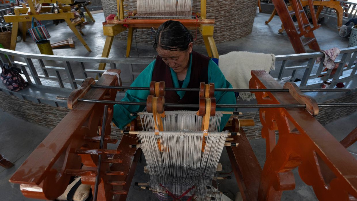 Tibetan Weaving Cooperative Revives Ancient Textile Craft Amid Cultural Pressures