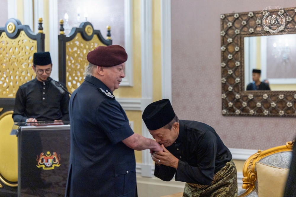 King Receives Briefing from MACC Chief Abdul Halim on Commission's Latest Operations
