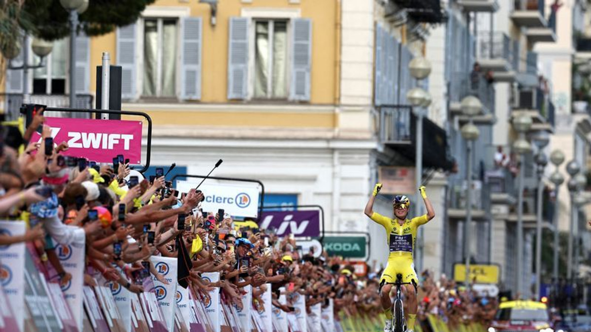 Vollering Dominates Final Stage to Claim Second Tour de France Femmes Crown