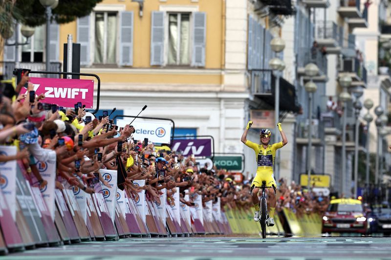 Vollering Dominates Final Stage to Claim Second Tour de France Femmes Crown
