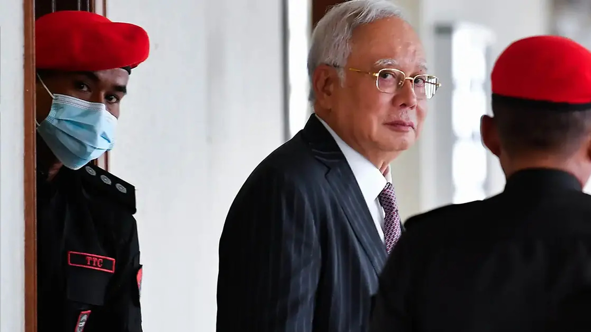 Najib's Legal Team Questions Timing and Independence of 1MDB Fraud Investigator