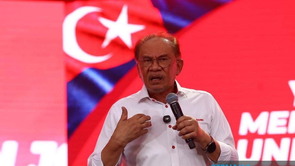 PM Anwar Denies Purchasing New BMW, Clarifies Vehicle Ownership During Johor Campaign