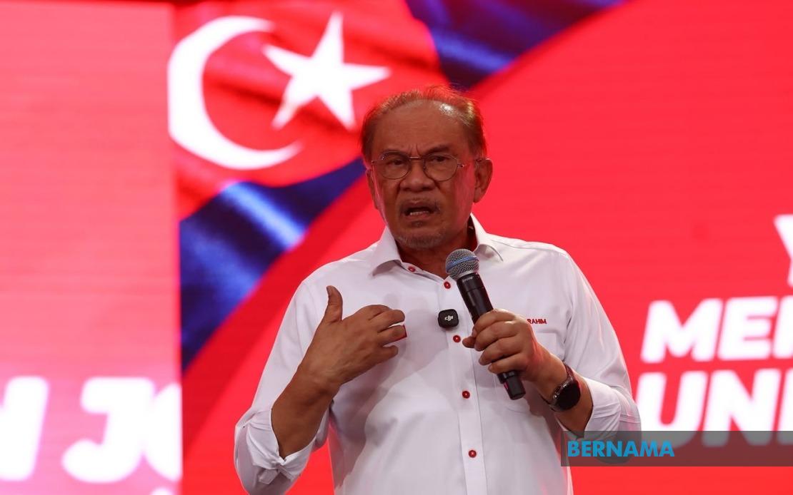 PM Anwar Denies Purchasing New BMW, Clarifies Vehicle Ownership During Johor Campaign