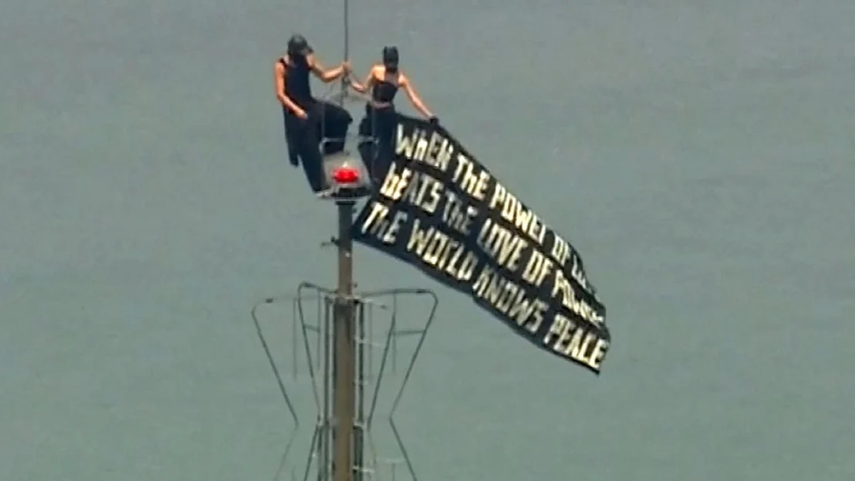 Couple arrested after scaling Empire State Building antenna for marriage proposal