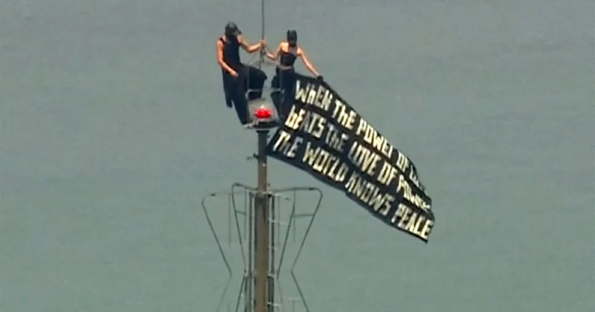 Couple arrested after scaling Empire State Building antenna for marriage proposal