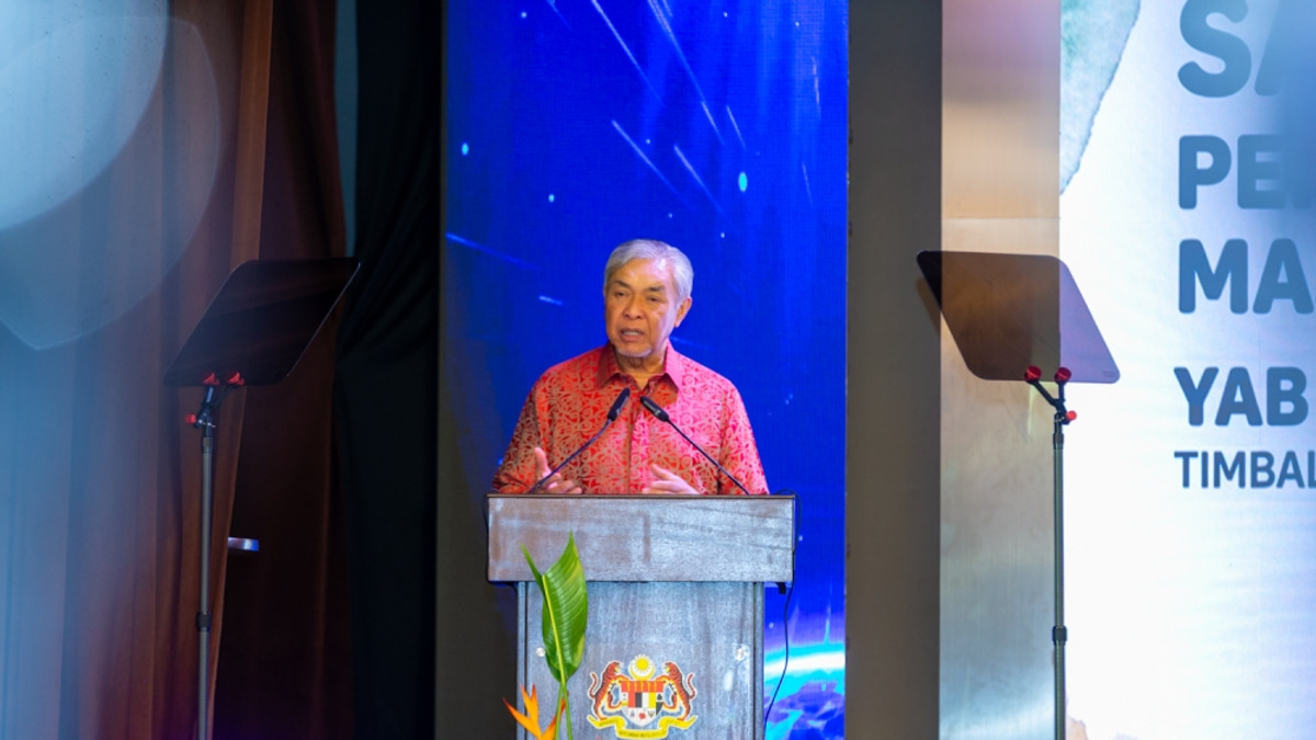 Zahid Dismisses Coalition Merger Speculation, Reaffirms Commitment to Unity Government