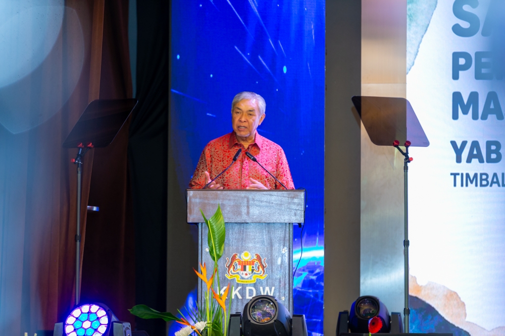 Zahid Dismisses Coalition Merger Speculation, Reaffirms Commitment to Unity Government