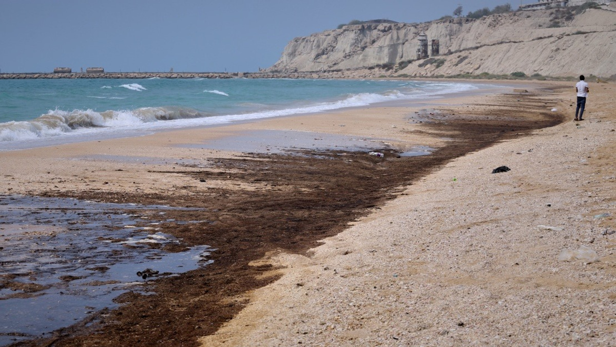 Iran Establishes Seven-Mile Strait of Hormuz Transit Route with Oman, Maintains Control Claims