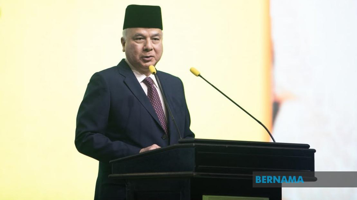 Strong Institutions and Accountable Leadership Essential for National Success, Says Sultan Nazrin