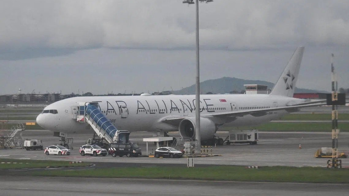 Widow of British Man Who Died on SIA Flight SQ321 Sues Airline Over Severe Turbulence Incident