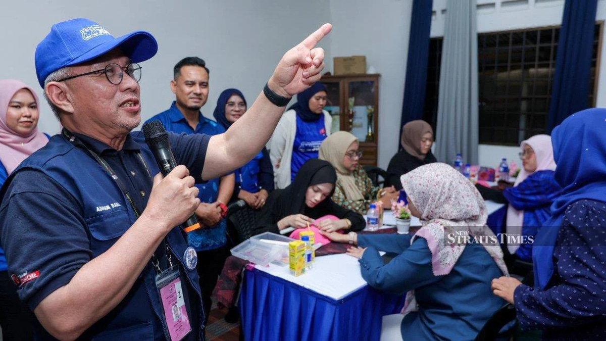 Barisan Nasional gains early lead in three Johor state seats as votes are counted