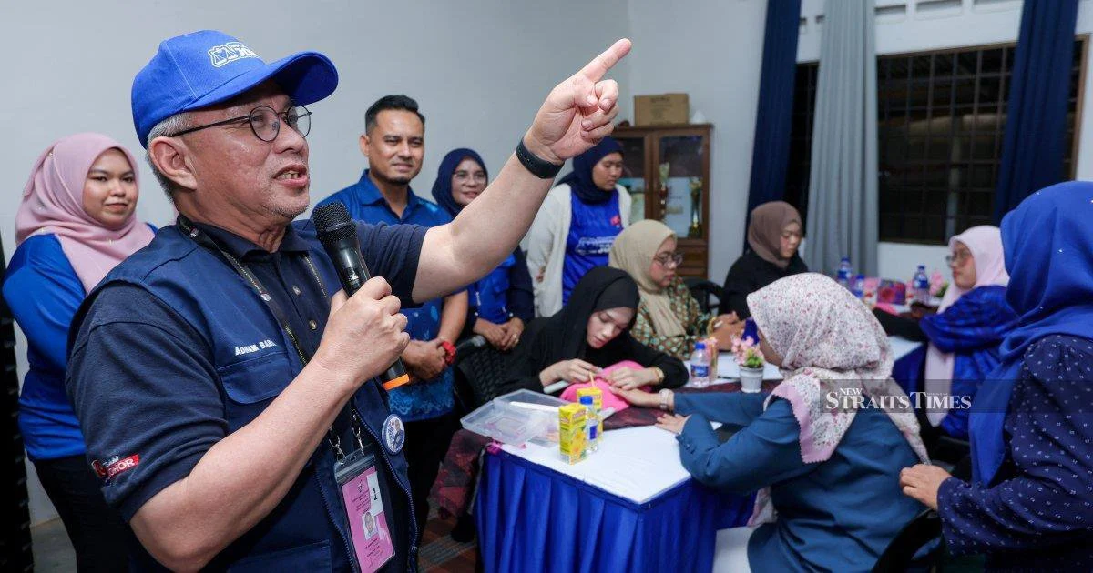 Barisan Nasional gains early lead in three Johor state seats as votes are counted