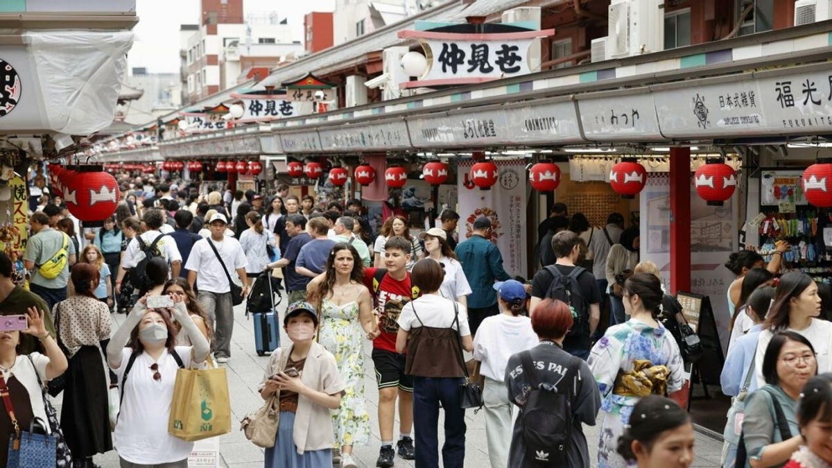 Japanese Summer Travel Forecast Signals First Post-Pandemic Decline as Weak Yen Squeezes Consumer Spending