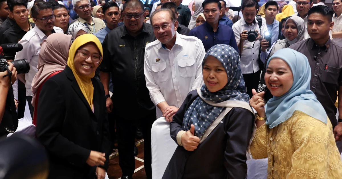 Malaysia Surges to 15th in Global Competitiveness Rankings, Anwar Credits Reform-Minded Civil Service