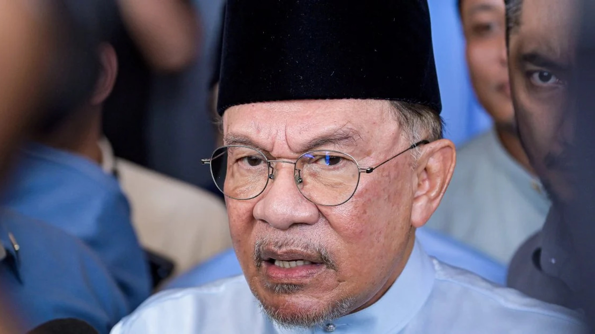 Anwar Rejects Allegations That Onn Hafiz Was Blocked From Felda Event
