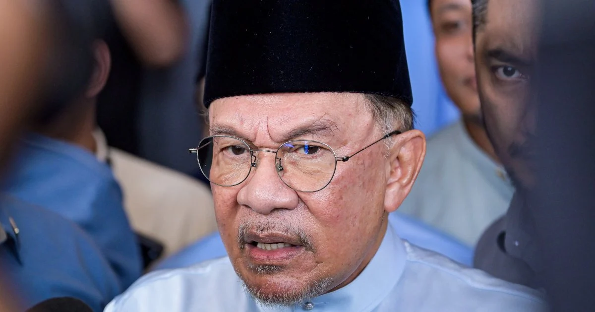 Anwar Rejects Allegations That Onn Hafiz Was Blocked From Felda Event