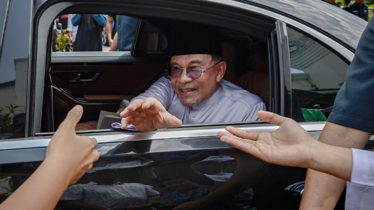 Anwar campaigns in Negri Sembilan to strengthen Pakatan Harapan's election drive