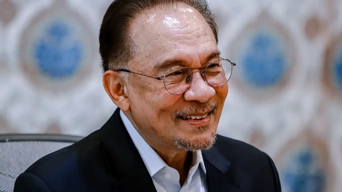 Anwar Ibrahim Leads Public Approval Ratings in Latest Merdeka Center Survey