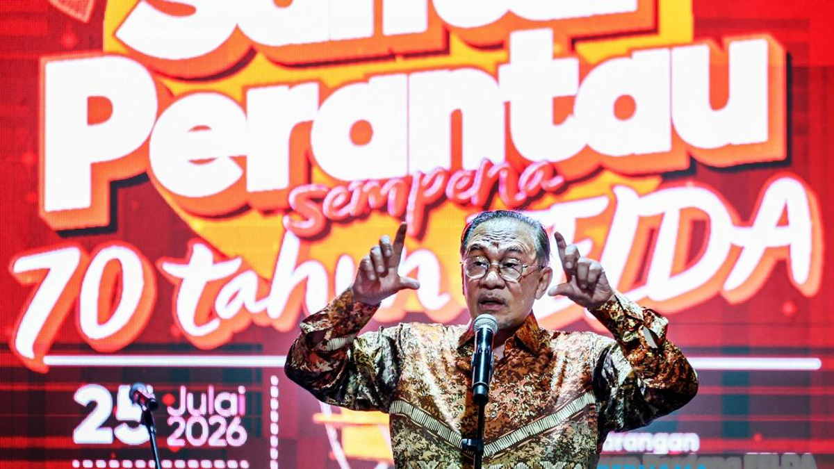 Anwar Pushes for Swift Action on Seven Felda Settler Support Schemes