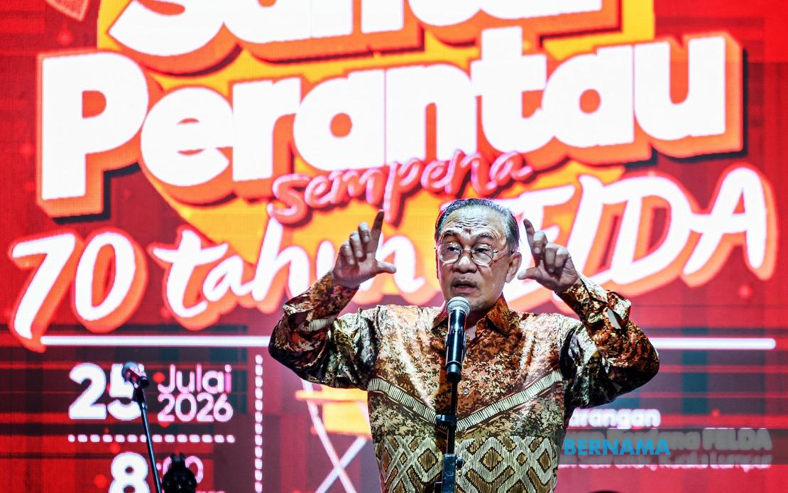 Anwar Pushes for Swift Action on Seven Felda Settler Support Schemes