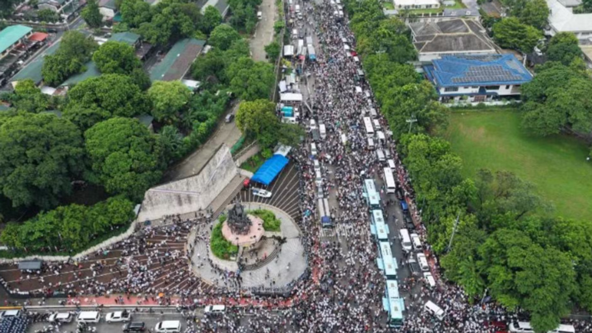 Iglesia Ni Cristo mobilises thousands to protest senator's graft charges amid Duterte impeachment trial