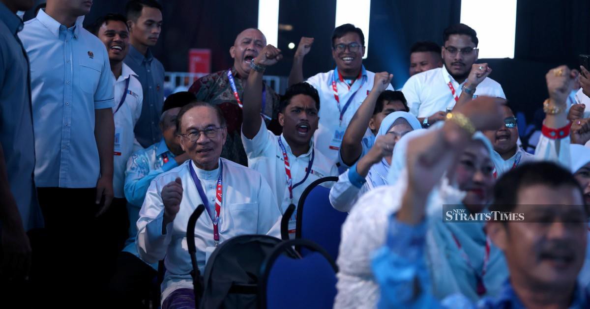 Anwar: Government will examine Felda's governance failures amid debt crisis