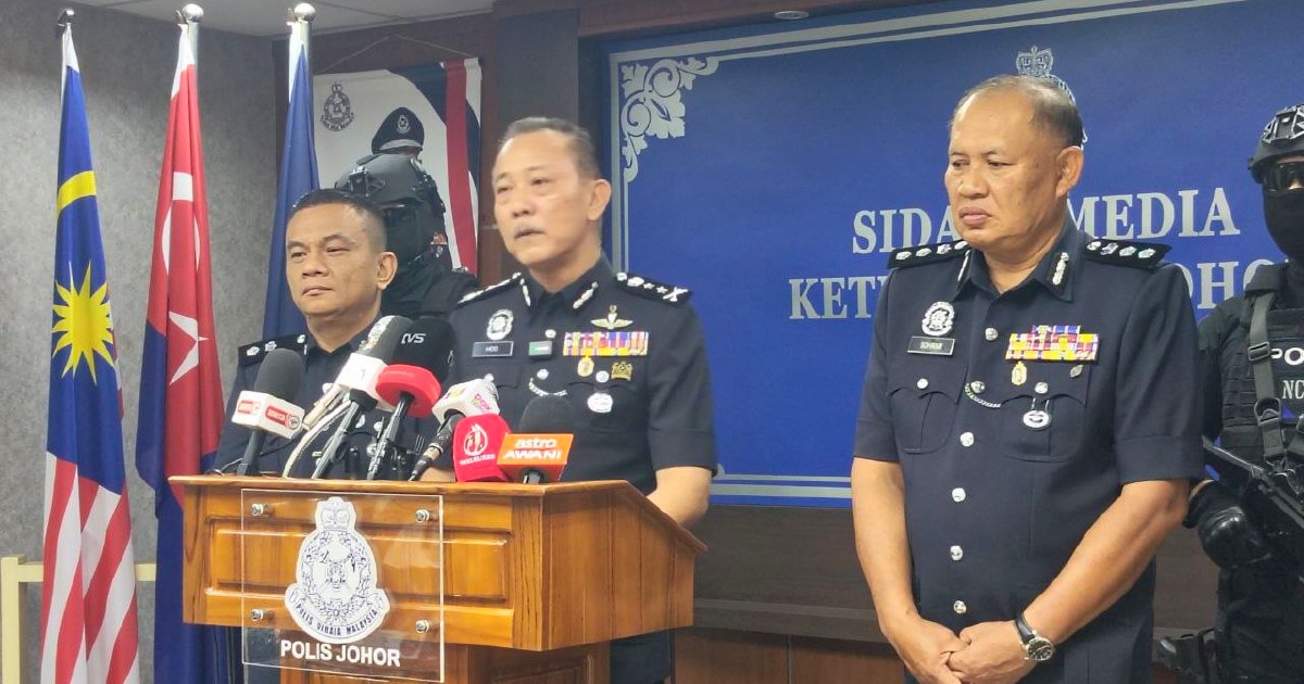 Five detained over display of inverted national and Johor flags