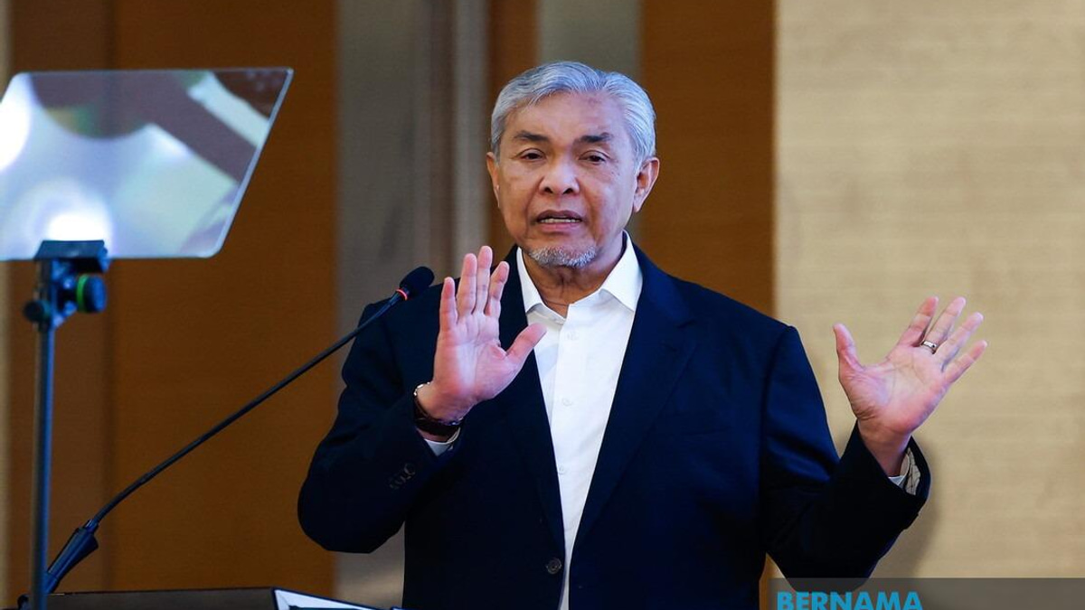 Respect Monarchy, Shun 3R Topics in N9 Campaign, Says Ahmad Zahid