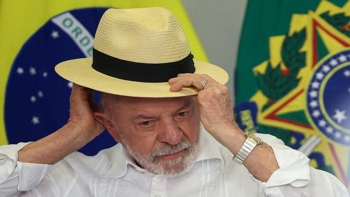 Lula Maintains Slender Edge Over Bolsonaro Son in Brazil's Tightening Presidential Race
