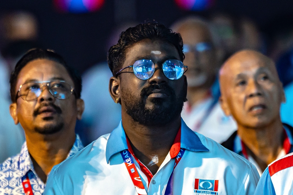 Anwar Extends Olive Branch to Former PKR Members as Party Confronts Leadership Exodus