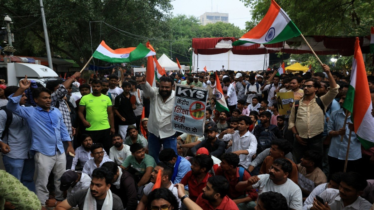 Indian Youth Movement Stages Mass Parliament Protest Over Education Reforms