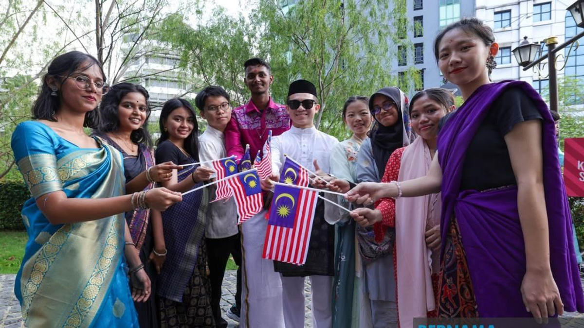 Lee Lam Thye Warns Against Divisive Politics, Calls for Unity at Ballot Box